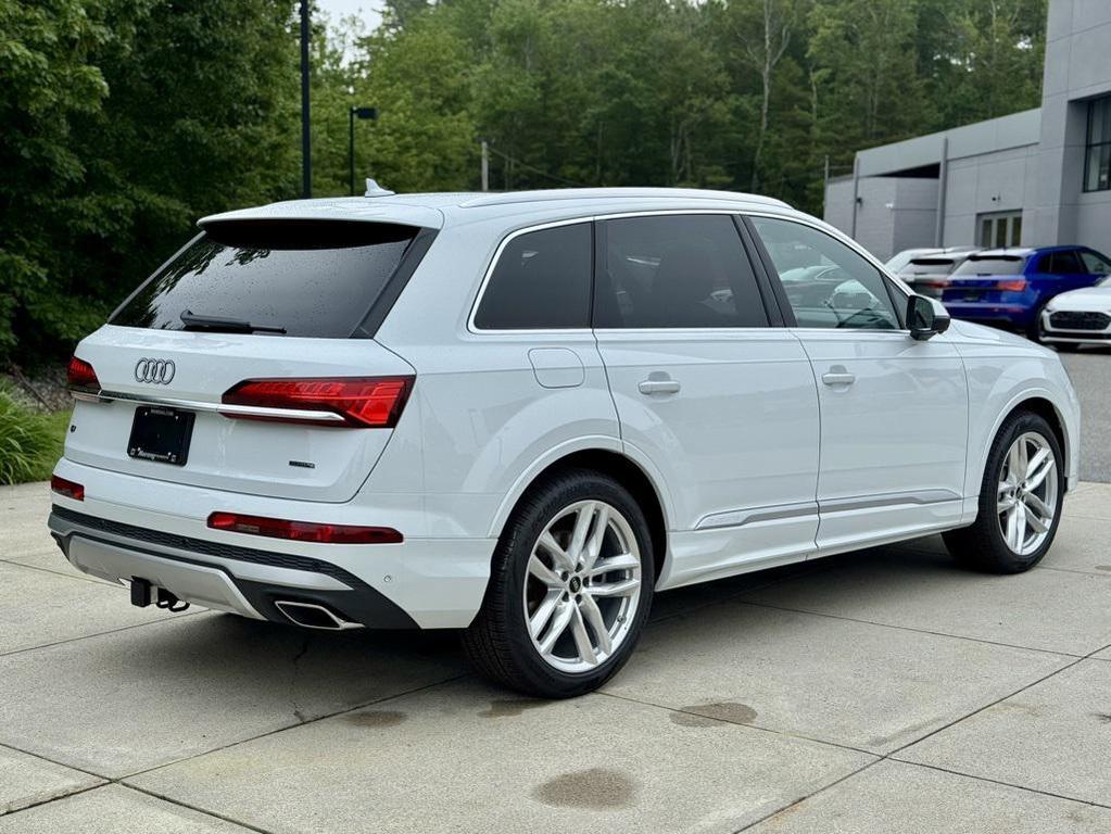 new 2025 Audi Q7 car, priced at $76,480