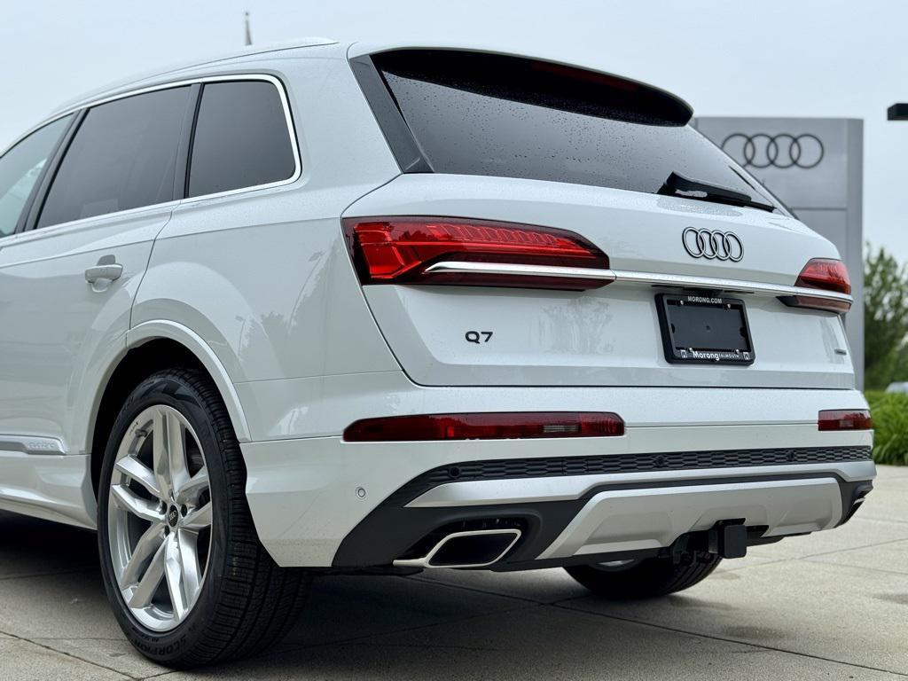 new 2025 Audi Q7 car, priced at $76,480