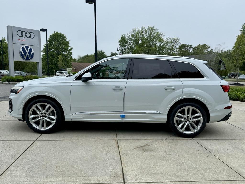 new 2025 Audi Q7 car, priced at $76,480
