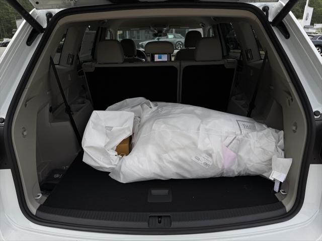 new 2025 Volkswagen Atlas car, priced at $46,032