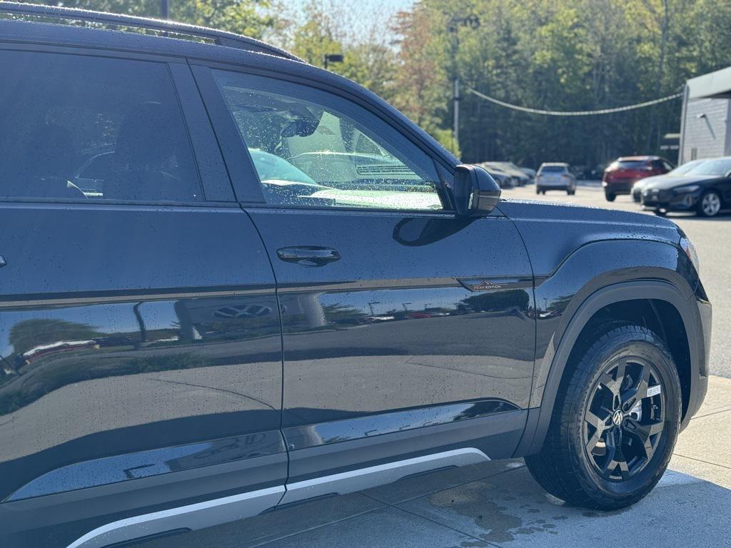 new 2025 Volkswagen Atlas car, priced at $48,656