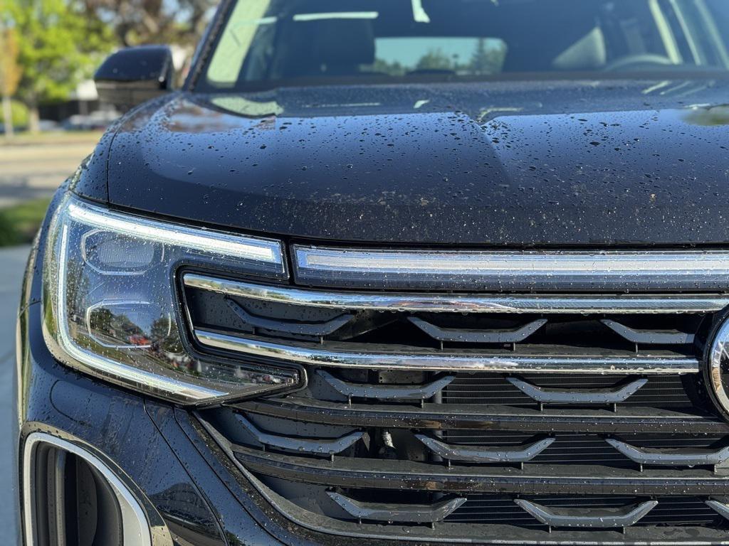 new 2025 Volkswagen Atlas car, priced at $48,656