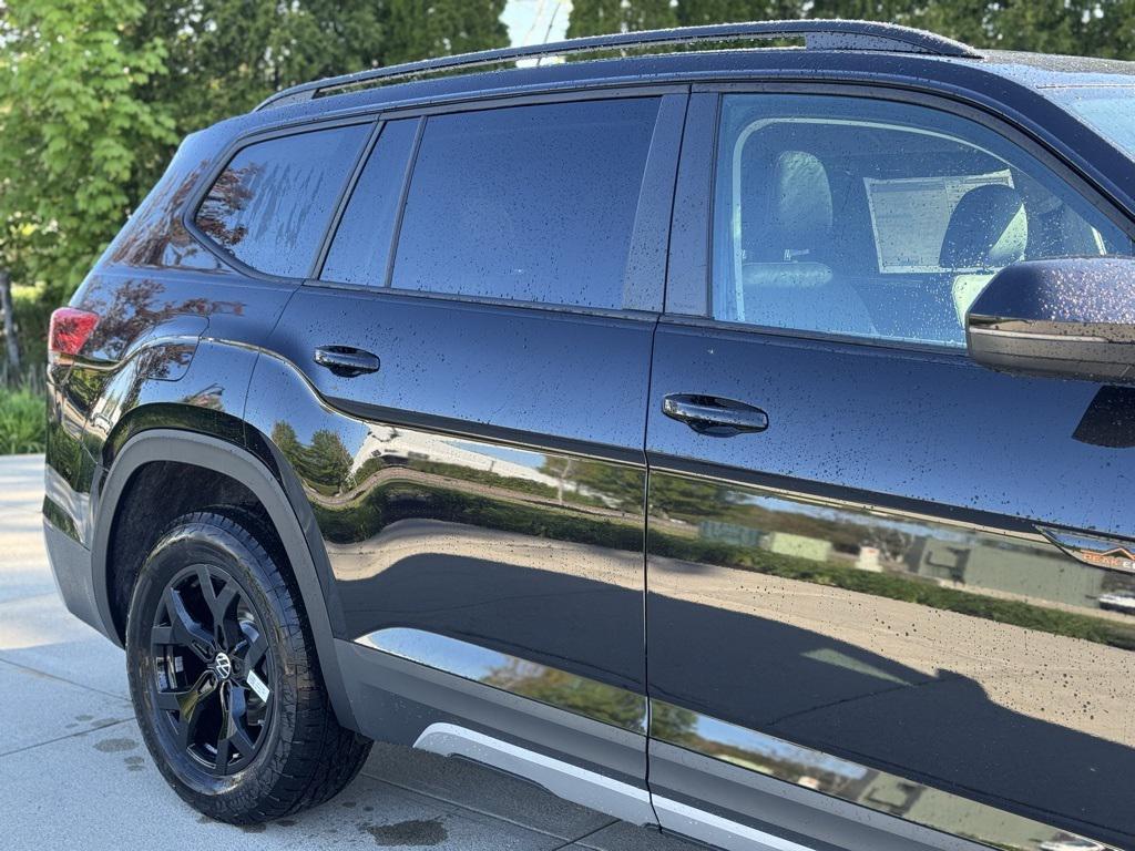 new 2025 Volkswagen Atlas car, priced at $48,656