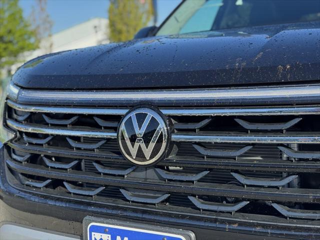 new 2025 Volkswagen Atlas car, priced at $48,656