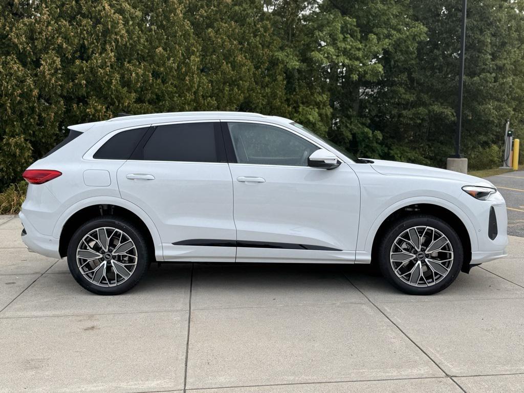 new 2025 Audi Q5 car, priced at $60,480
