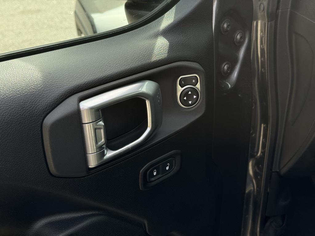 used 2021 Jeep Gladiator car, priced at $28,000