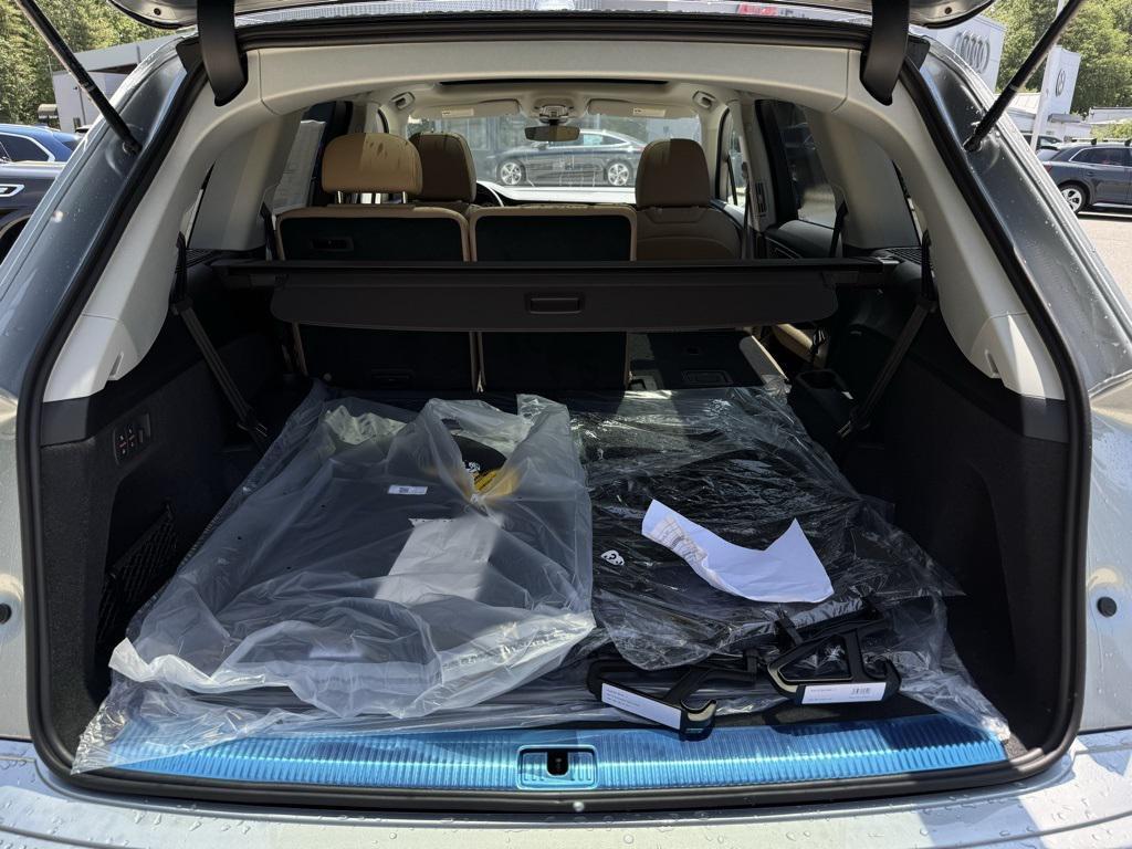 new 2025 Audi Q7 car, priced at $75,580