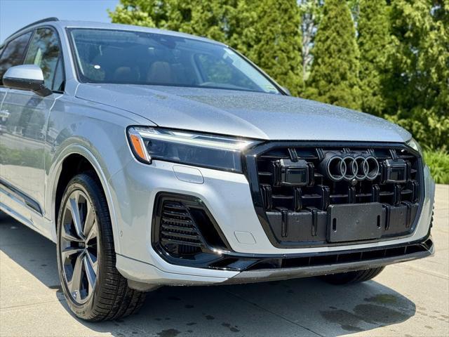 new 2025 Audi Q7 car, priced at $75,580