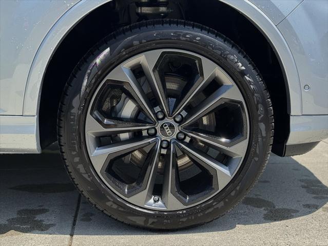 new 2025 Audi Q7 car, priced at $75,580