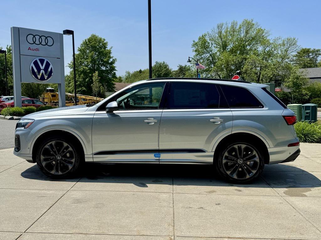 new 2025 Audi Q7 car, priced at $75,580