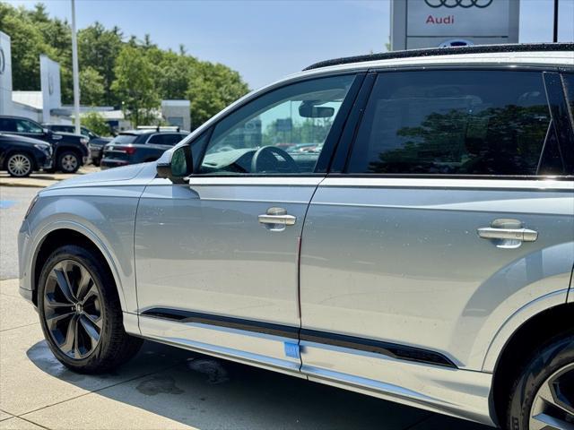 new 2025 Audi Q7 car, priced at $75,580