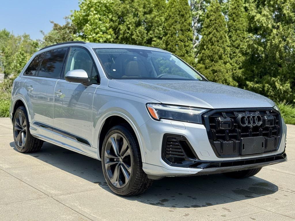 new 2025 Audi Q7 car, priced at $75,580