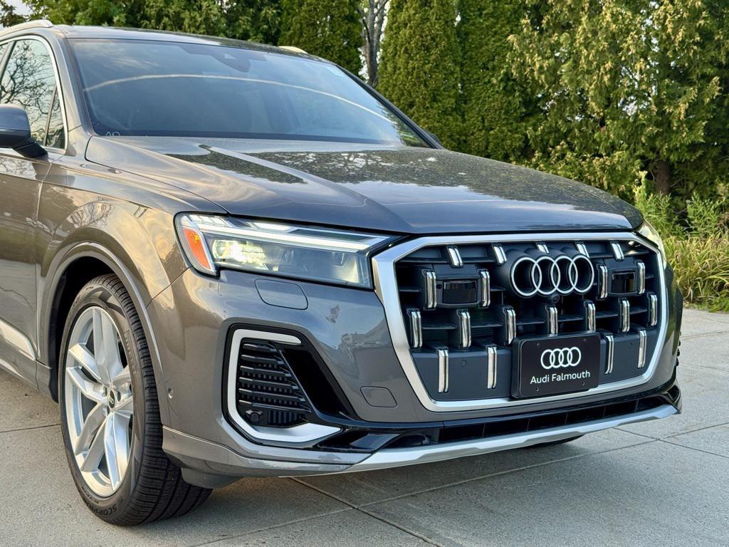 new 2025 Audi Q7 car, priced at $76,480
