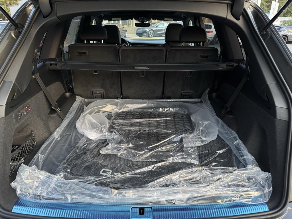 new 2025 Audi Q7 car, priced at $76,480