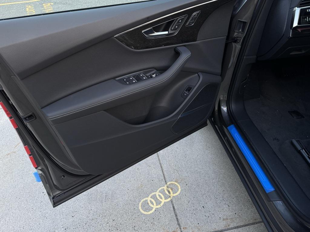 new 2025 Audi Q7 car, priced at $76,480