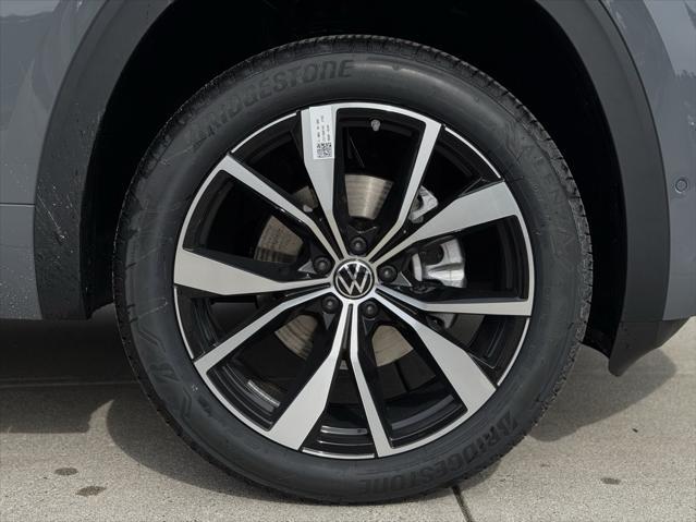 new 2025 Volkswagen Atlas car, priced at $56,296
