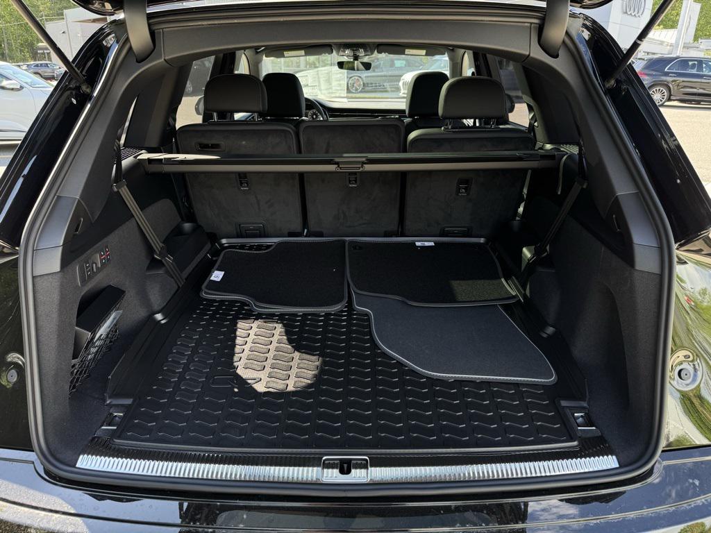 new 2025 Audi Q7 car, priced at $77,805