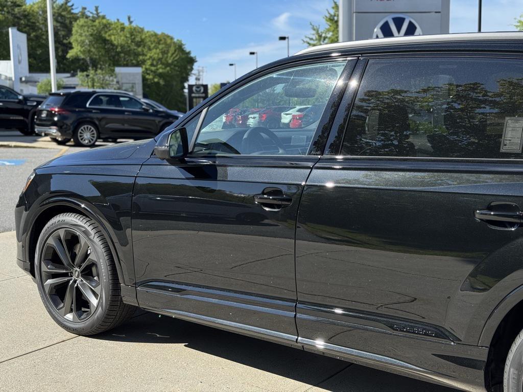 new 2025 Audi Q7 car, priced at $77,805
