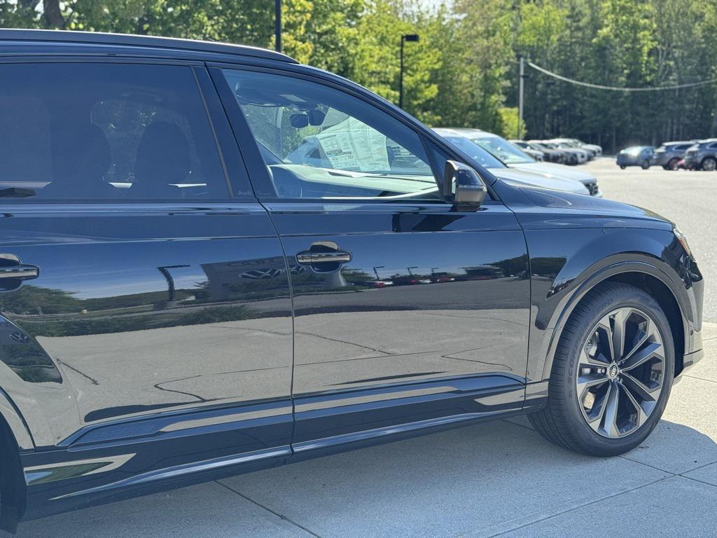 new 2025 Audi Q7 car, priced at $77,805