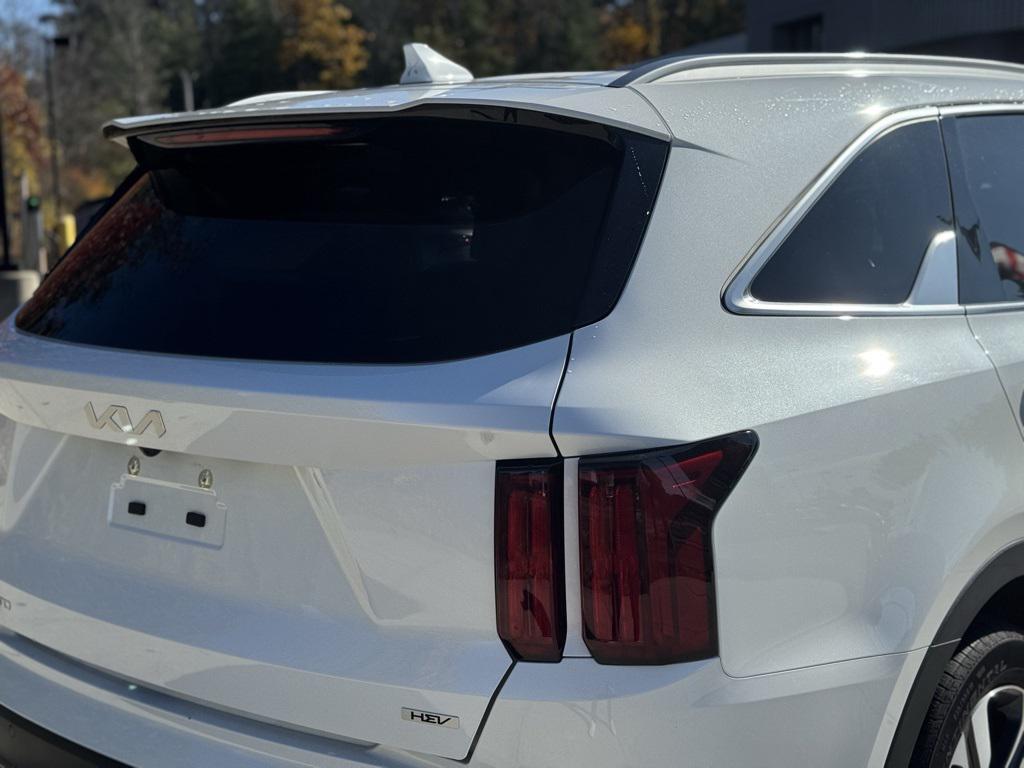 used 2023 Kia Sorento Hybrid car, priced at $30,980