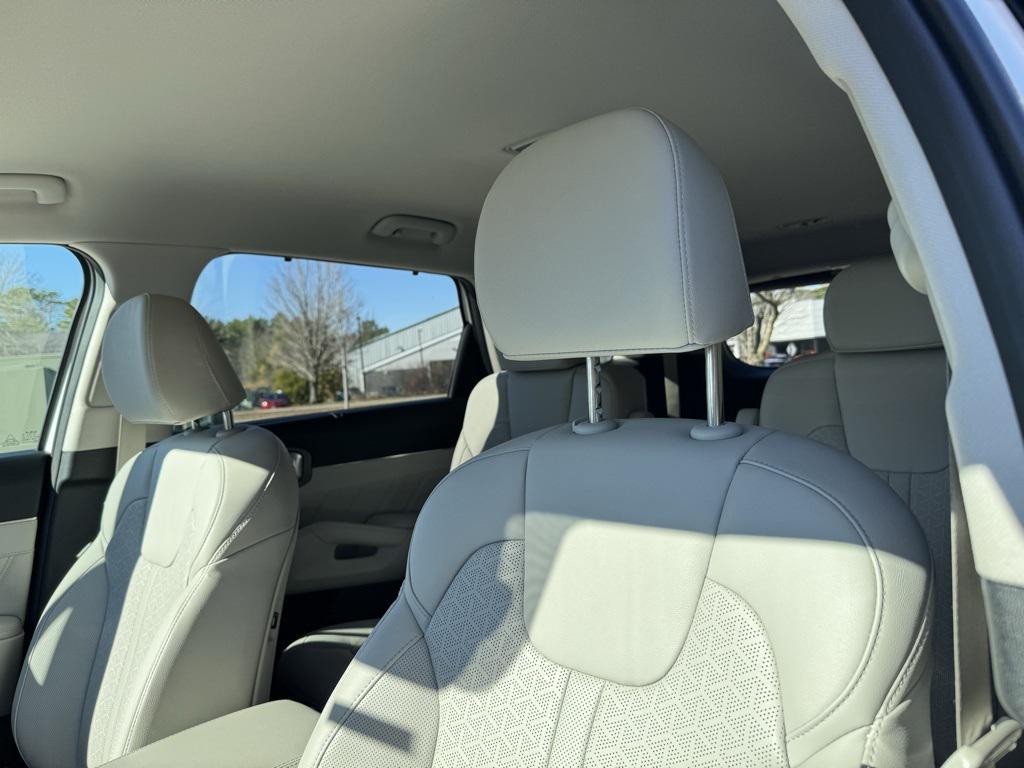 used 2023 Kia Sorento Hybrid car, priced at $30,980