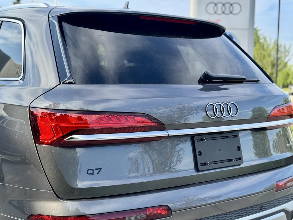 new 2025 Audi Q7 car, priced at $76,480