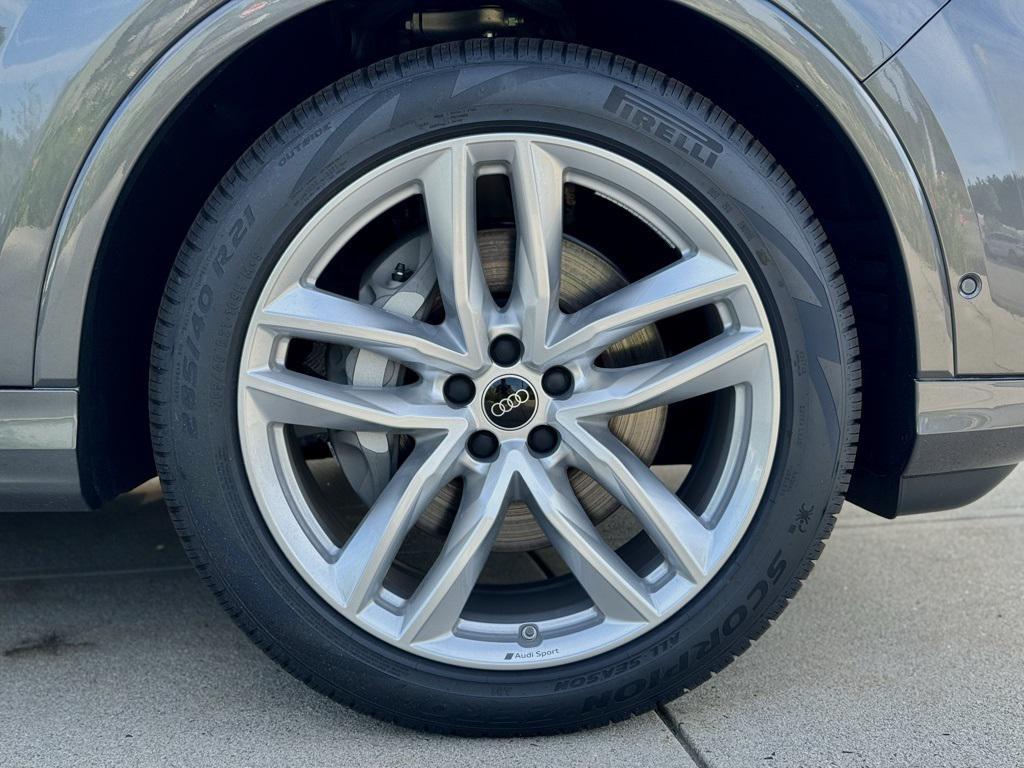 new 2025 Audi Q7 car, priced at $76,480