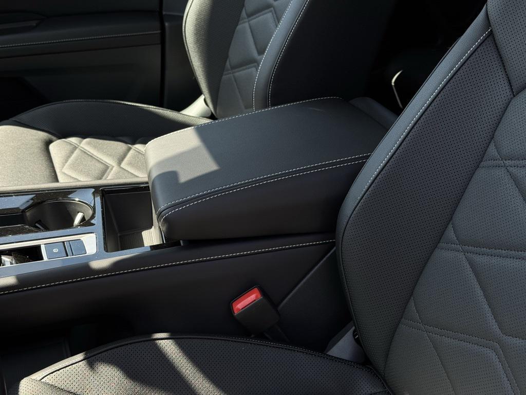 new 2025 Volkswagen Atlas car, priced at $46,627