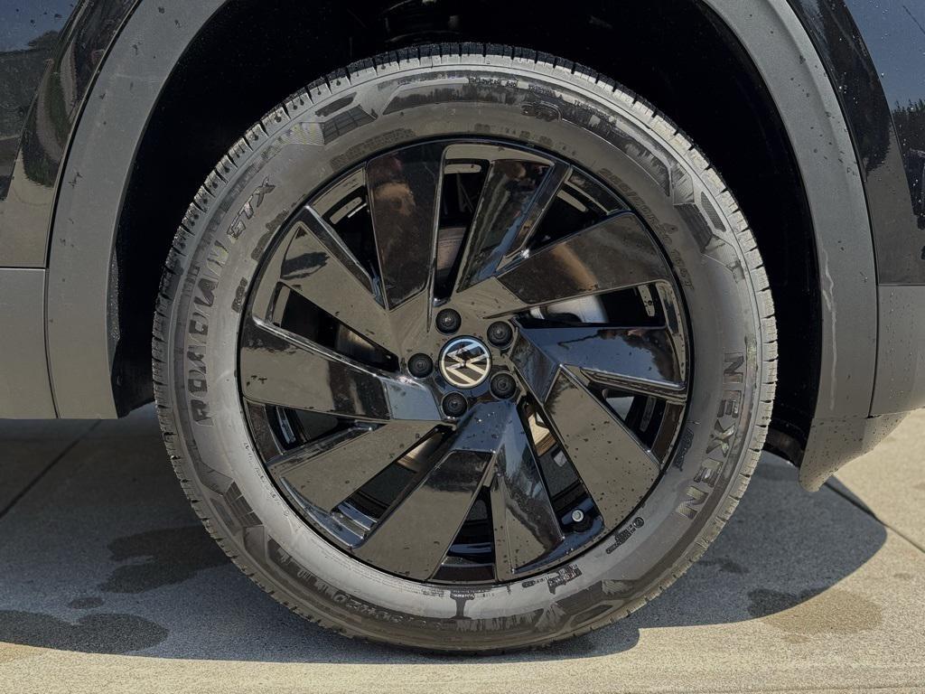 new 2025 Volkswagen Atlas car, priced at $46,627