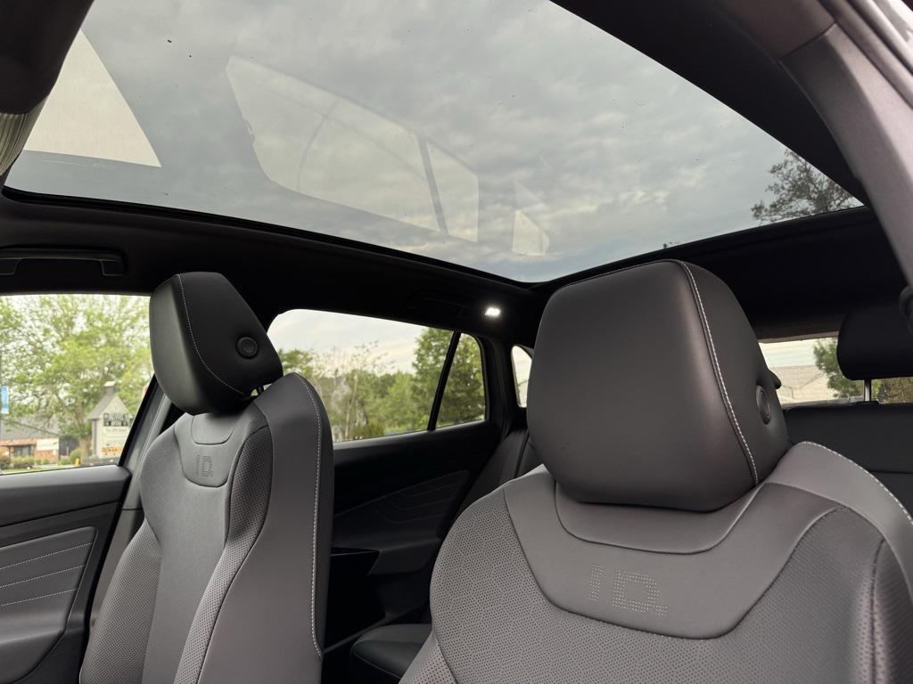 new 2025 Volkswagen ID.4 car, priced at $56,286