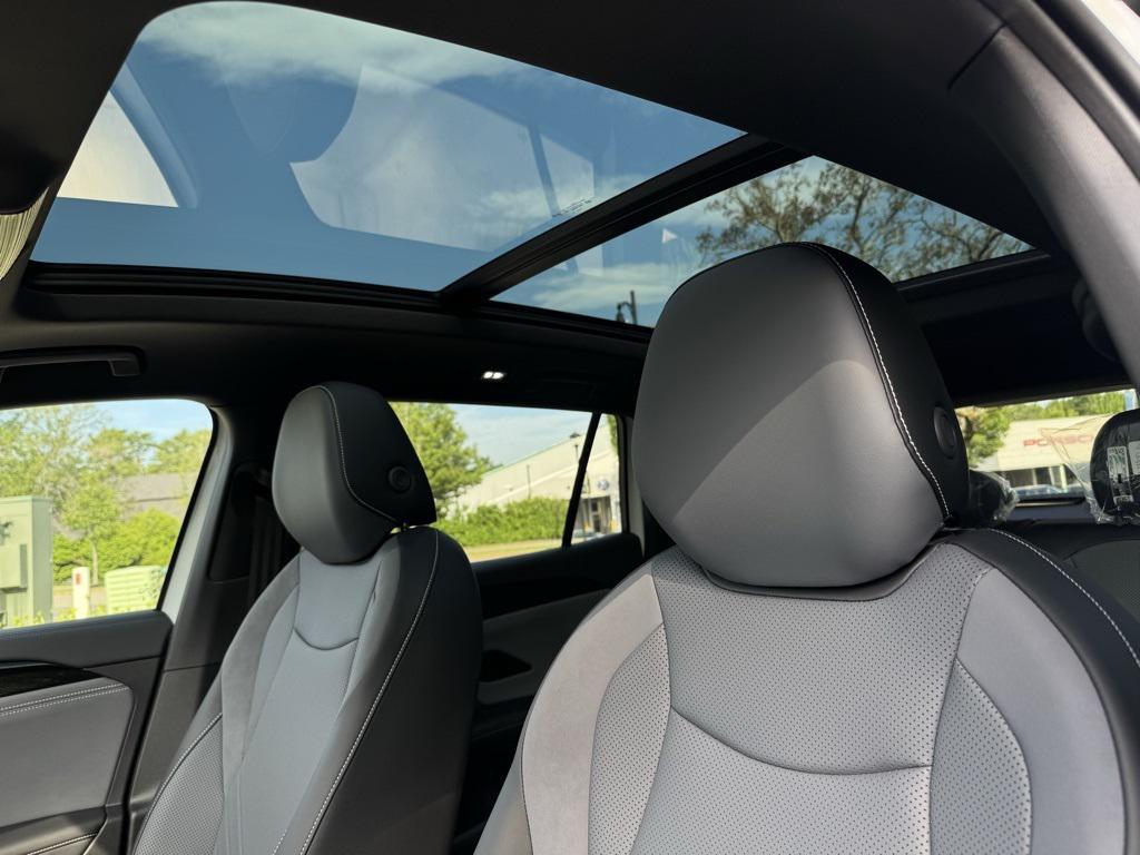 new 2025 Volkswagen Tiguan car, priced at $39,241