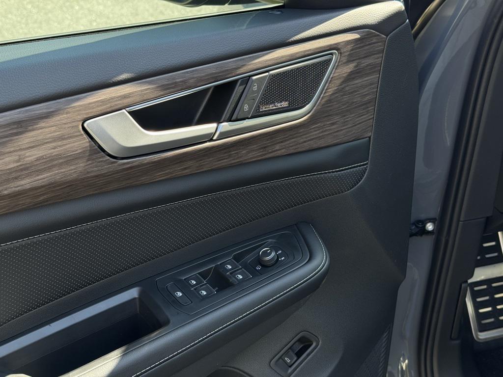 new 2026 Volkswagen Atlas car, priced at $58,093