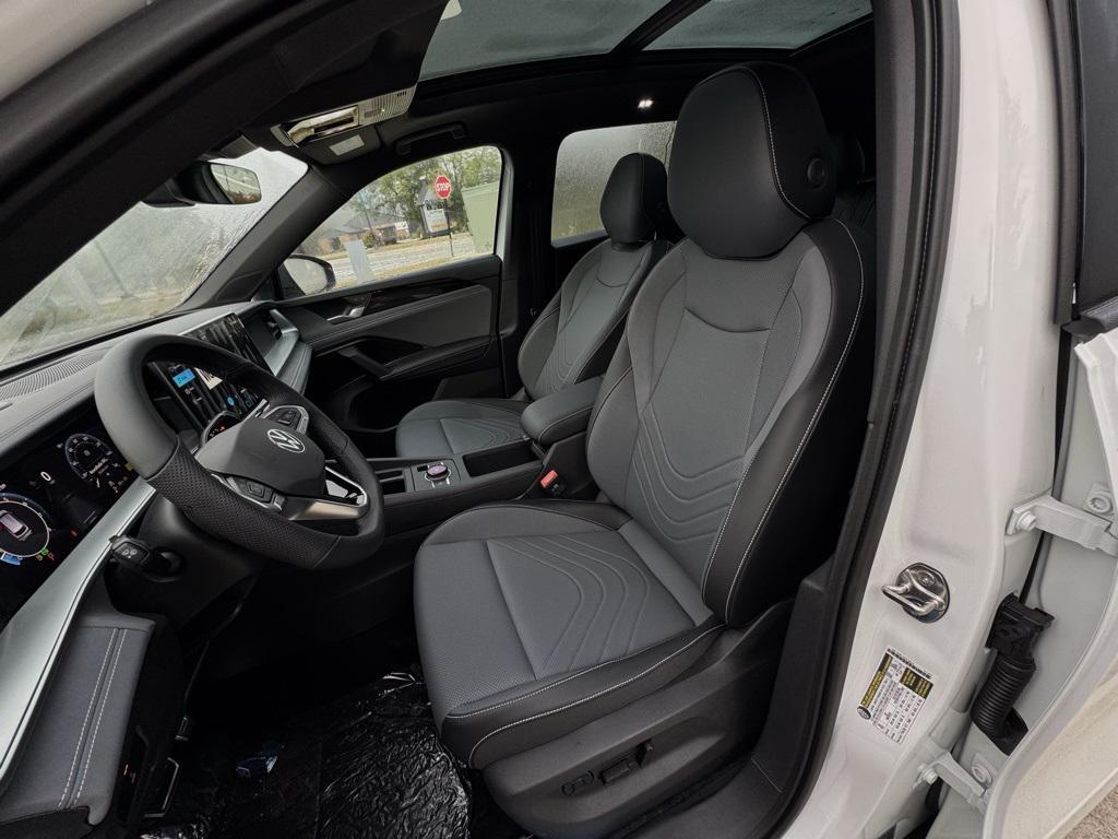 new 2025 Volkswagen Tiguan car, priced at $39,886