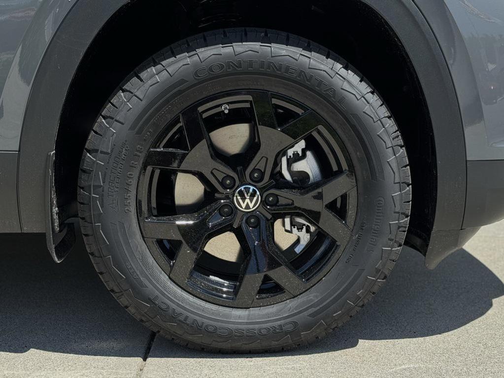 new 2025 Volkswagen Atlas car, priced at $49,876