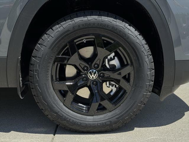 new 2025 Volkswagen Atlas car, priced at $49,876