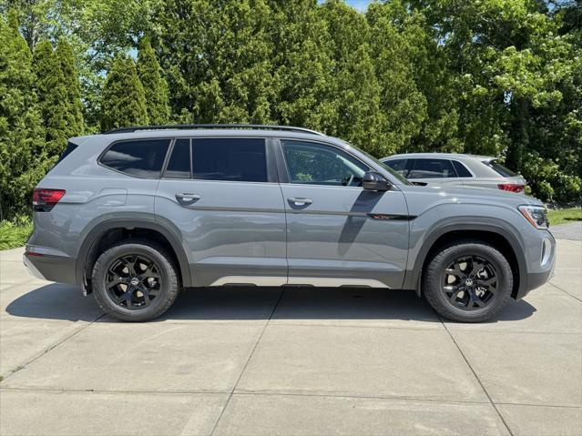 new 2025 Volkswagen Atlas car, priced at $49,876