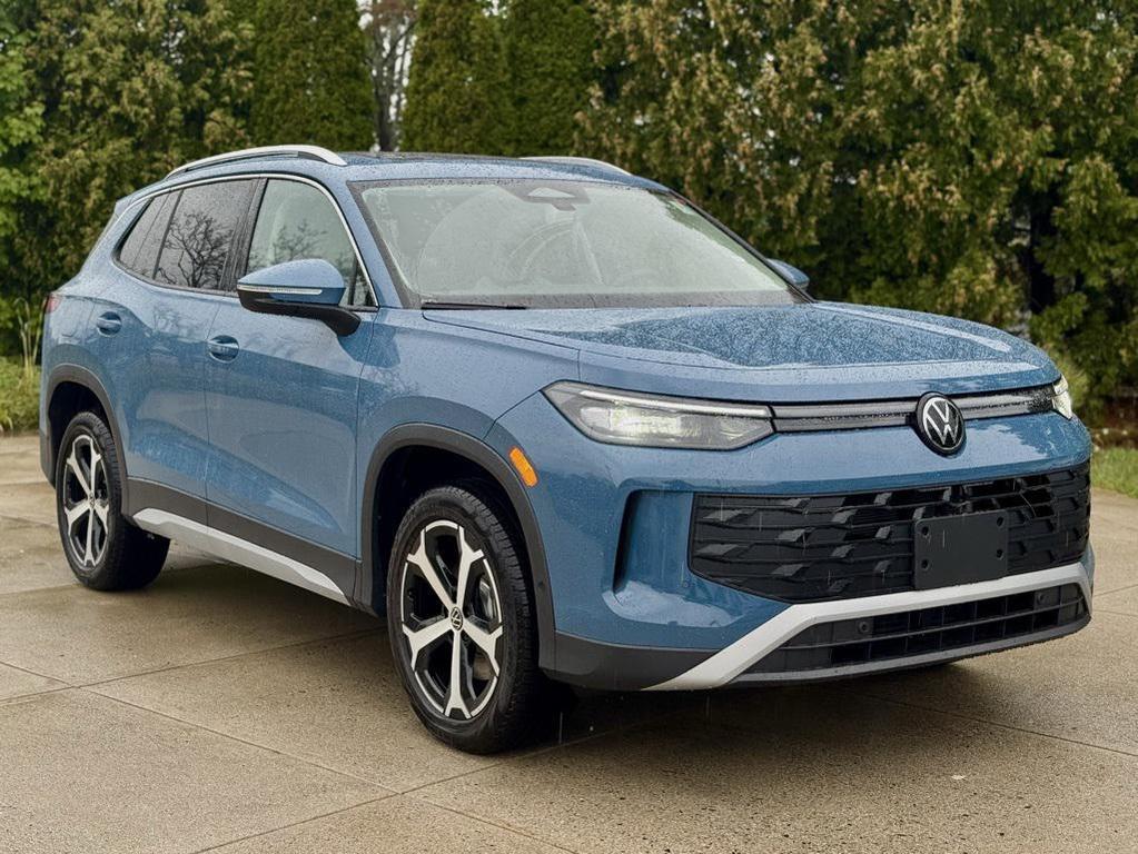 new 2025 Volkswagen Tiguan car, priced at $38,032