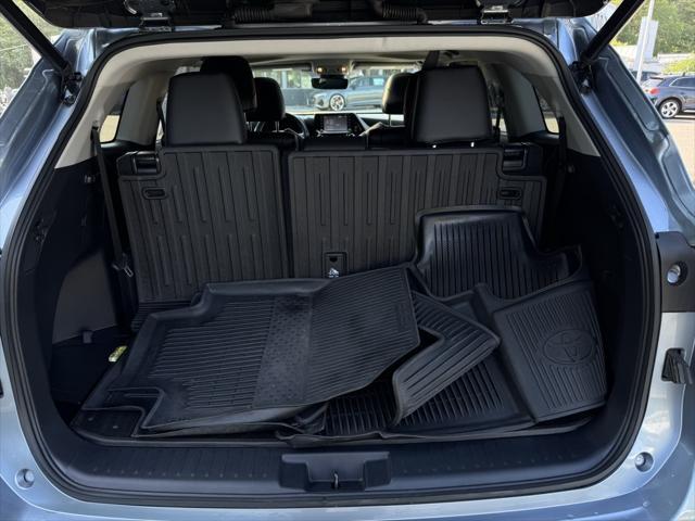 used 2022 Toyota Highlander car, priced at $38,295
