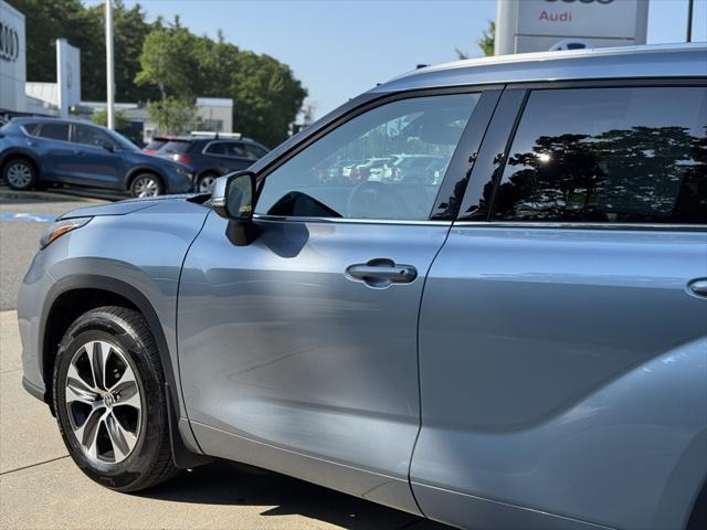 used 2022 Toyota Highlander car, priced at $38,295