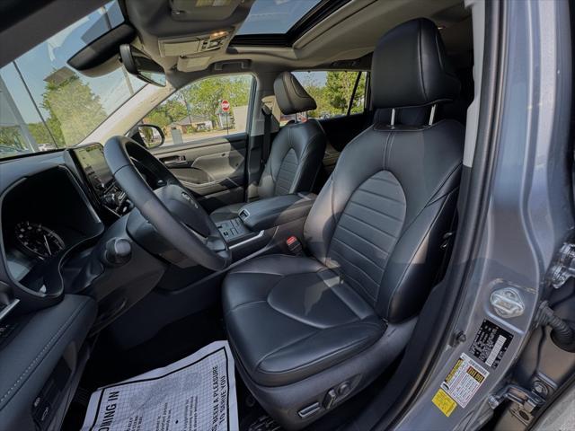 used 2022 Toyota Highlander car, priced at $38,295