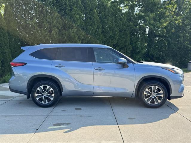 used 2022 Toyota Highlander car, priced at $38,295