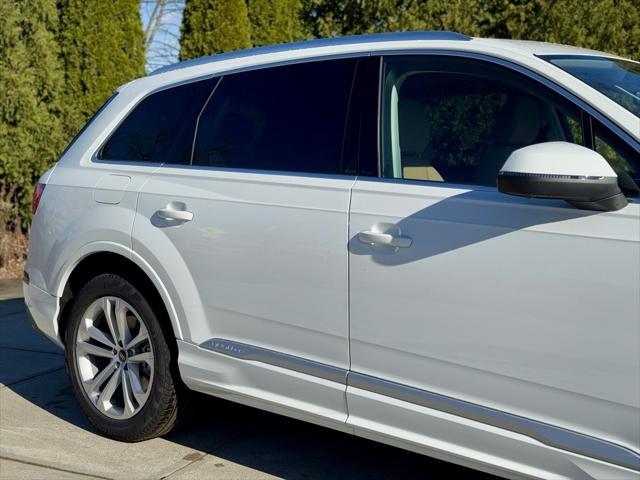 new 2025 Audi Q7 car, priced at $70,440