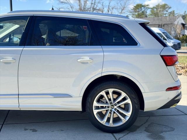 new 2025 Audi Q7 car, priced at $70,440