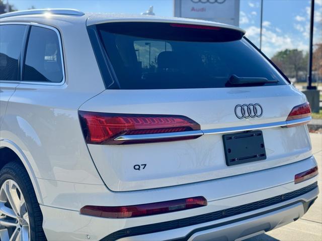 new 2025 Audi Q7 car, priced at $70,440