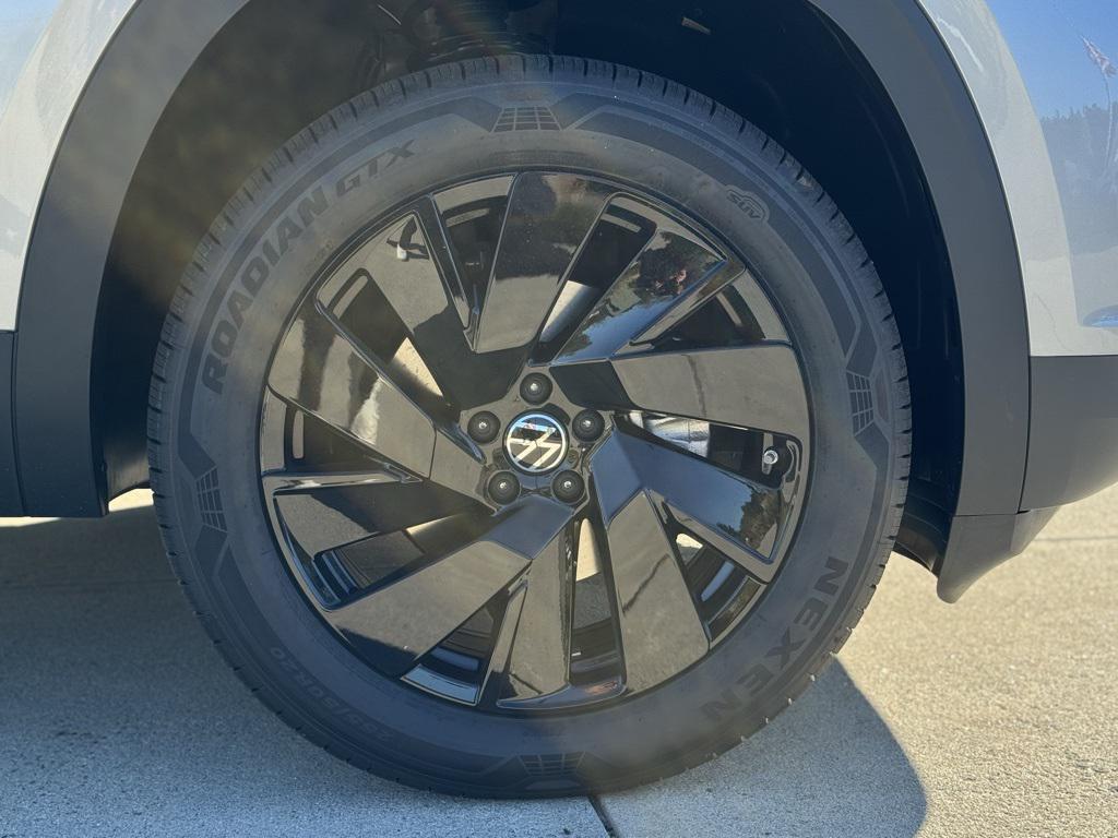 new 2026 Volkswagen Atlas car, priced at $48,215