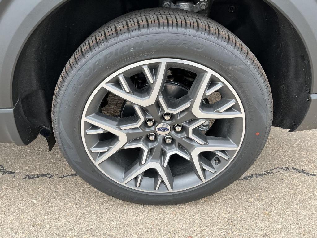 new 2025 Ford Explorer car, priced at $59,365