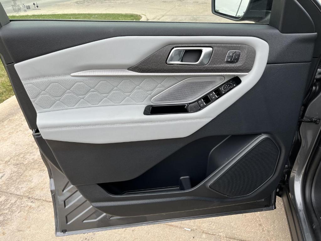 new 2025 Ford Explorer car, priced at $59,365