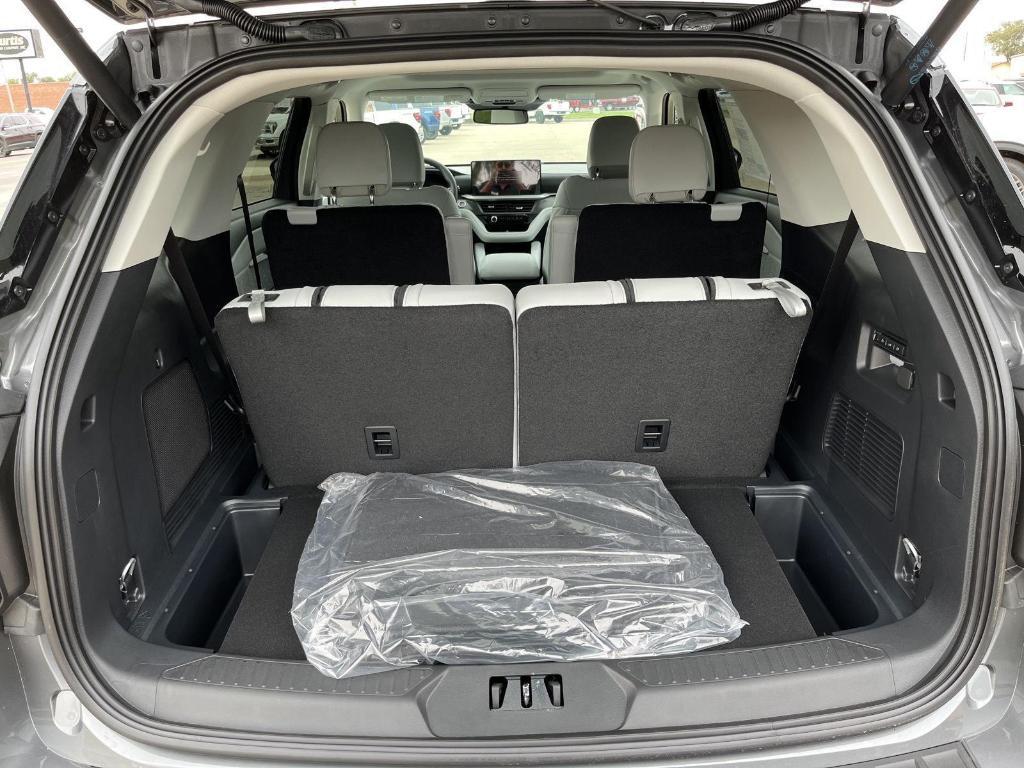 new 2025 Ford Explorer car, priced at $59,365