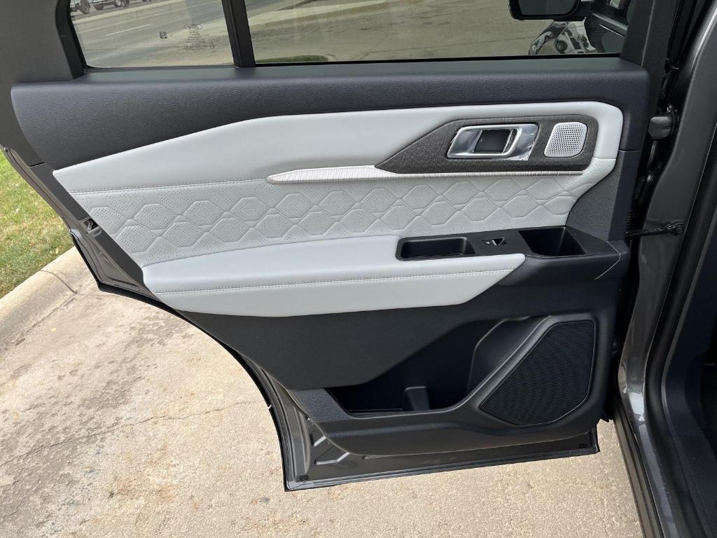 new 2025 Ford Explorer car, priced at $59,365