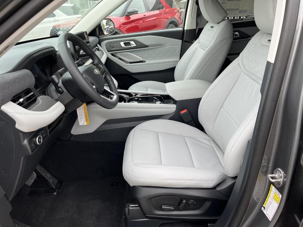 new 2025 Ford Explorer car, priced at $59,365